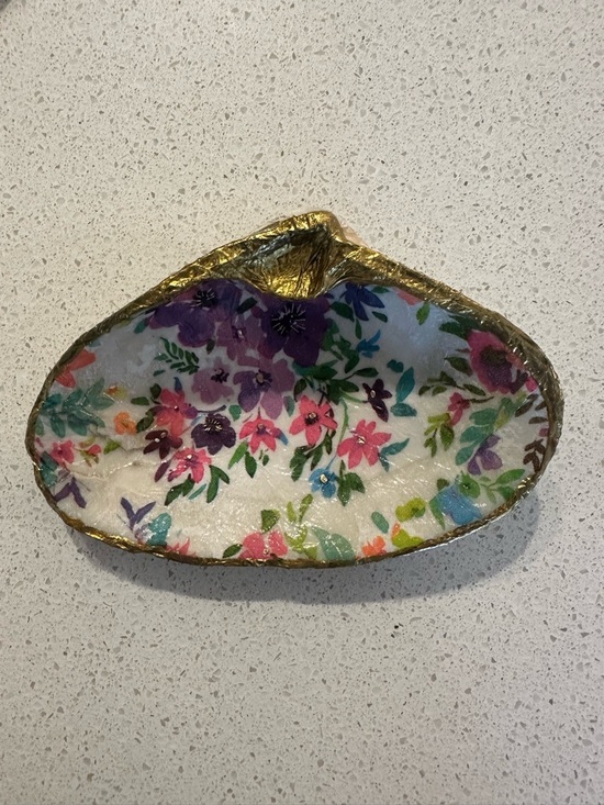 Pottery Barn Other - Large decoupage shell